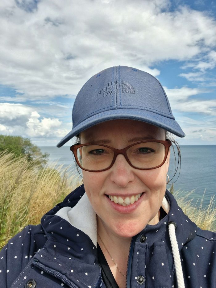 Carina Busch an der Steilküste von Boltenhagen